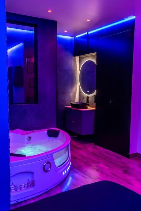 Blue Night - Jacuzzi - Bord De Seine Apartment Corbeil-Essonnes Exterior photo
