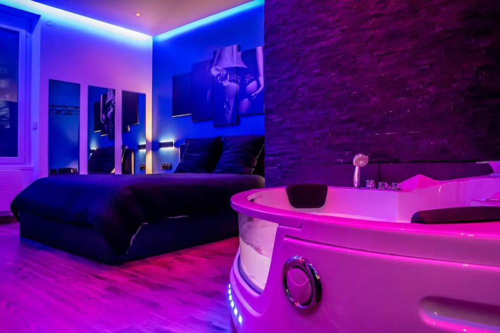 Blue Night - Jacuzzi - Bord De Seine Apartment Corbeil-Essonnes Exterior photo